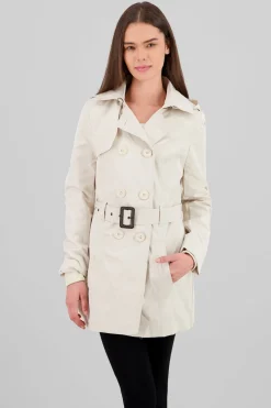 Gabardina botonoes monocromaticos