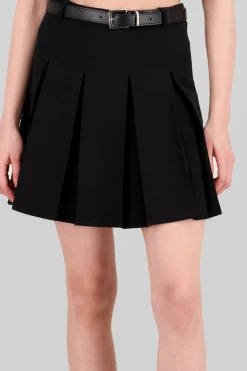 Mini falda tableada con cinturon