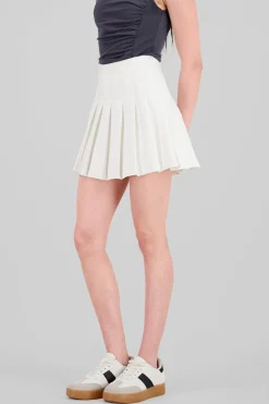 Mini falda tableada con short