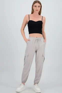 Pantalón Cargo Monocolor Bolsas