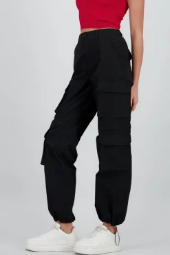 Pantalón parachute cargo multibolsillos