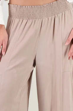 Pantalon amplio cortes detalle smock