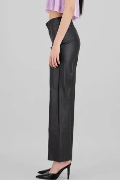 Pantalon amplio detalle costura