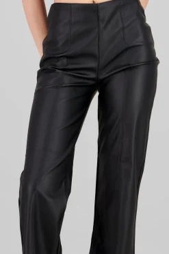 Pantalon amplio detalle costura