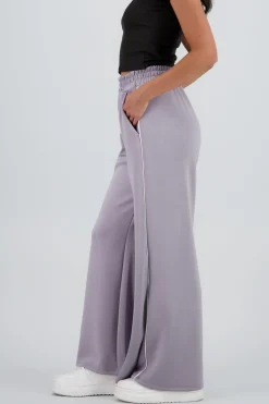 Pantalon amplio detalle linea contraste