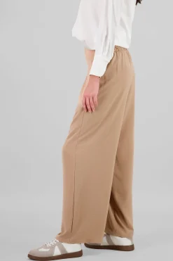 Pantalon amplio detalle pinza liso