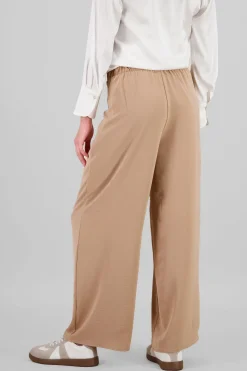 Pantalon amplio detalle pinza liso