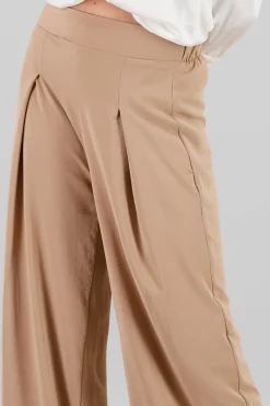 Pantalon amplio detalle pinza liso