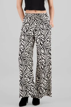 Pantalon amplio detalle resorte