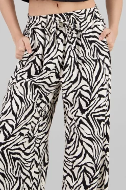 Pantalon amplio detalle resorte