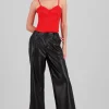Pantalon amplio efecto piel