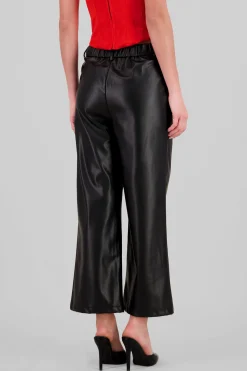 Pantalon amplio efecto piel