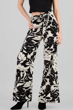 Pantalon amplio tropical detalle laso