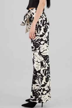 Pantalon amplio tropical detalle laso