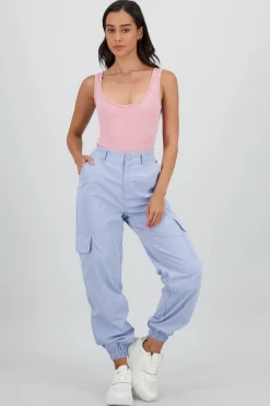 Pantalon detalle pretina boton forrado