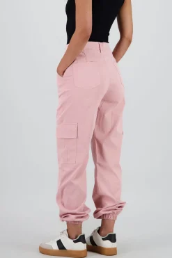 Pantalon detalle pretina boton forrado