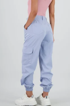 Pantalon detalle pretina boton forrado