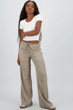 pantalon detalle textura plisado jareta