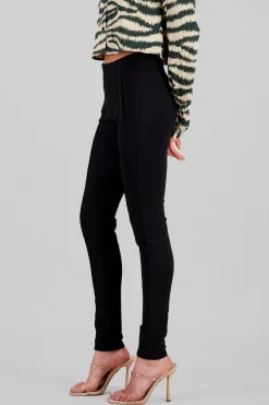 Pantalon entallado detalle costura