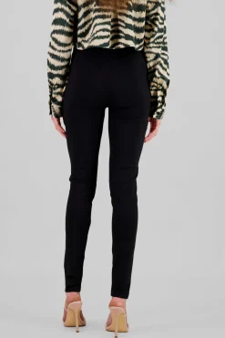 Pantalon entallado detalle costura