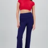 Pantalon flare liso detalle dobles