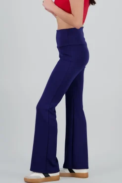 Pantalon flare liso detalle dobles