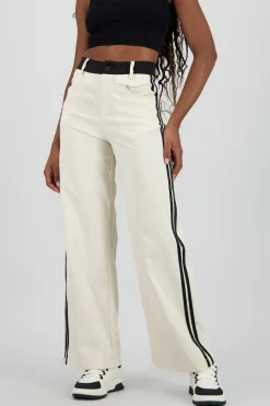 Pantalon fluido detalle contraste franja