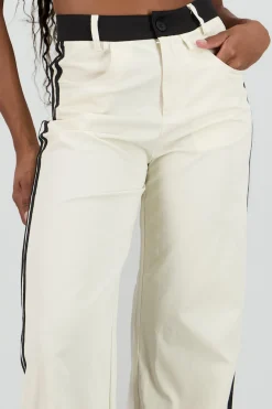 Pantalon fluido detalle contraste franja