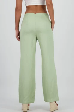 Pantalon fluido detalle pinzas