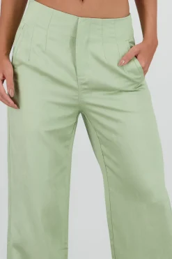 Pantalon fluido detalle pinzas