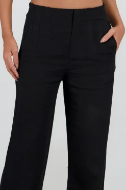 Pantalon fluido detalle pinzas