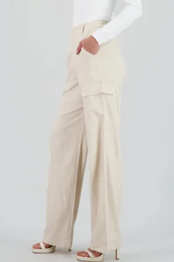 Pantalon recto detalle bolsas cargo