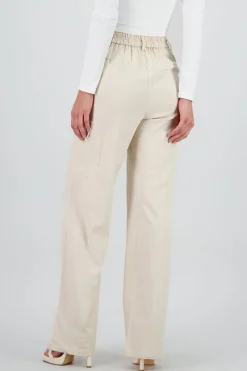 Pantalon recto detalle bolsas cargo