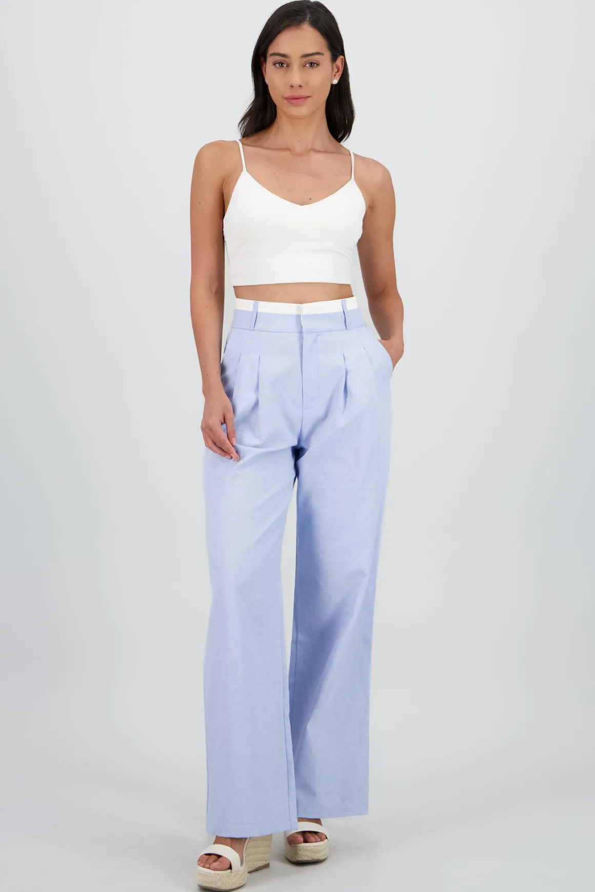 Pantalon recto detalle contraste pretina