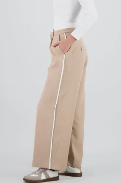 Pantalon recto detalle contraste