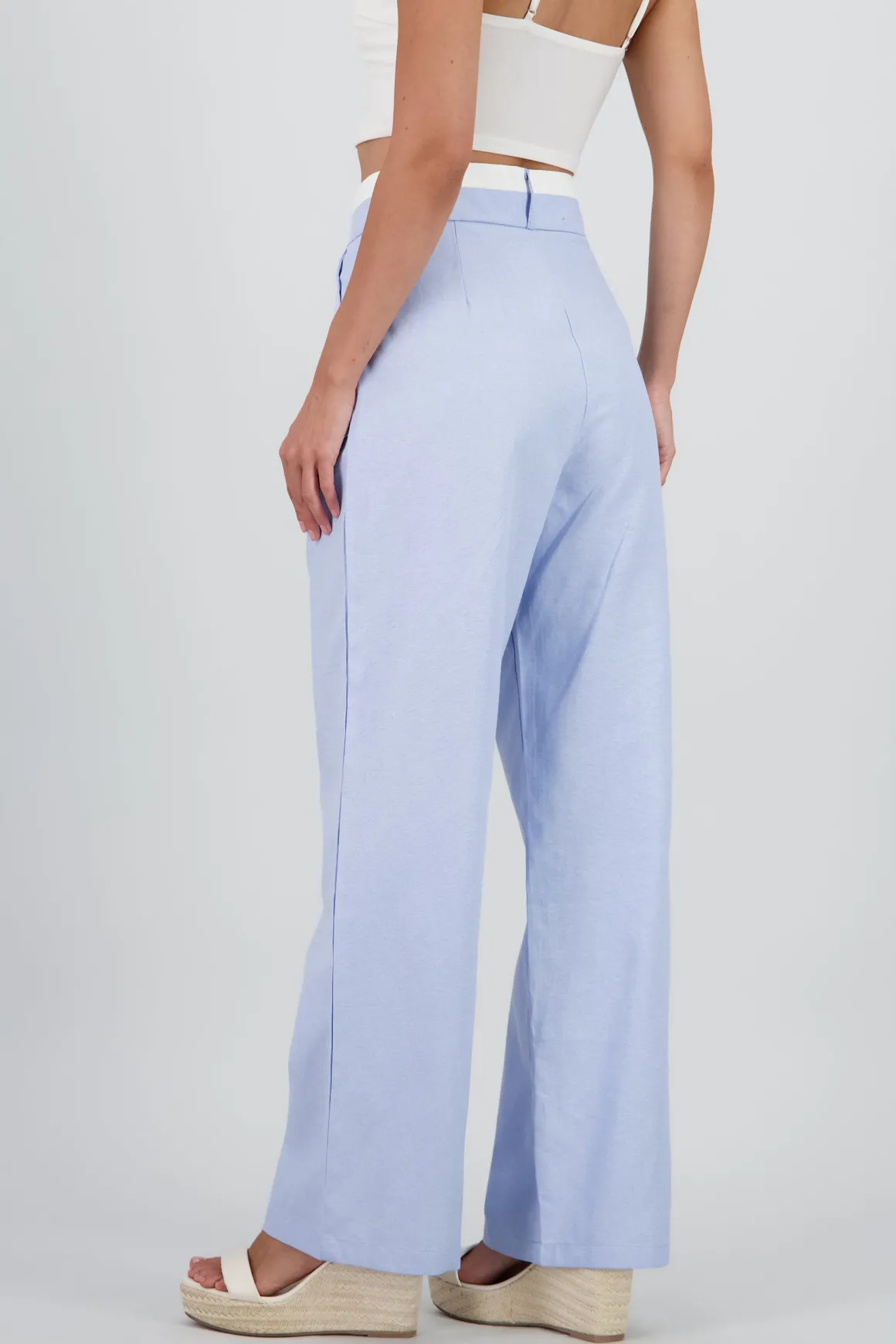 Pantalon recto detalle contraste pretina