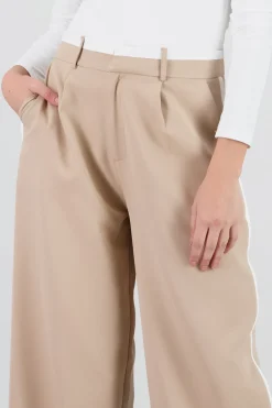 Pantalon recto detalle contraste