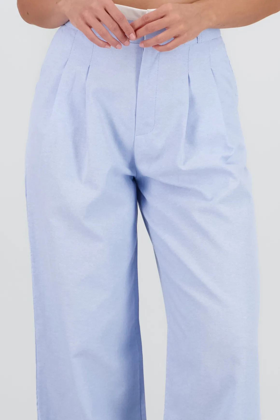 Pantalon recto detalle contraste pretina