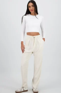 Pantalon recto liso detalle cinturon