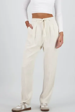 Pantalon recto liso detalle cinturon