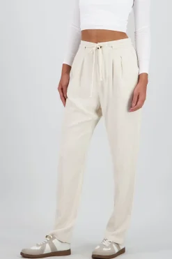 Pantalon recto liso detalle cinturon