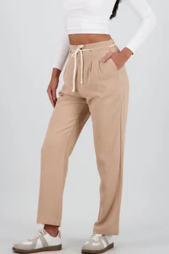 Pantalon recto liso detalle cinturon