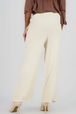 Pantalon recto liso detalle textura jareta