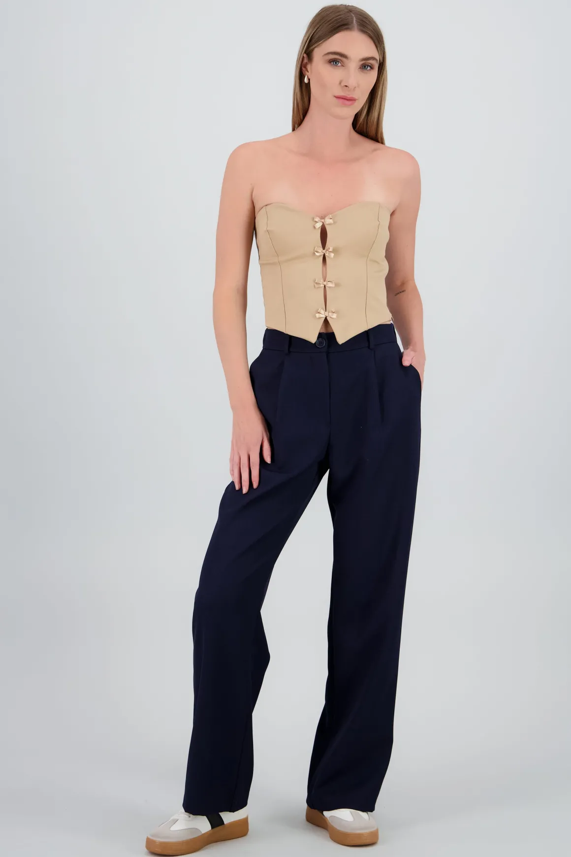 Pantalon tipo sastre detalle pinzas bolsas