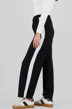 Pantalones con detalle de rayas al costado