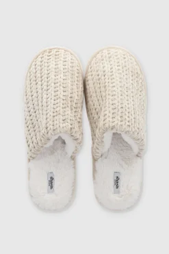 Pantufla mula tejida