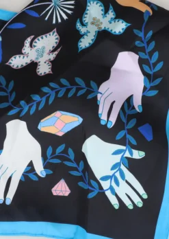 Pañuelo estampado manos