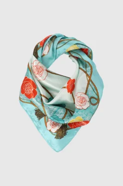 Pañuelo flores detalle