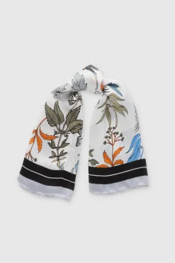 Pañuelo satín flores borde