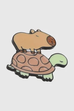 Pin capibara en tortuga